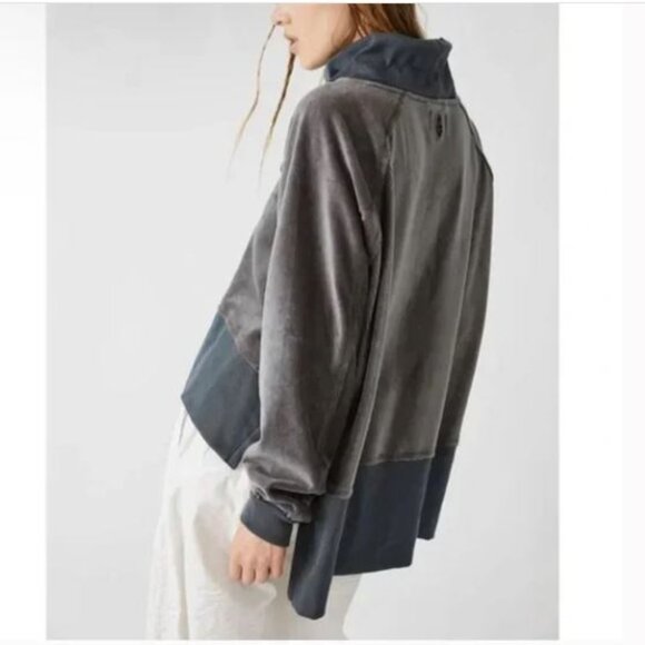Free People Movement Last Chance Charcoal Oversized Velour Pullover Medium - Picture 2 of 11